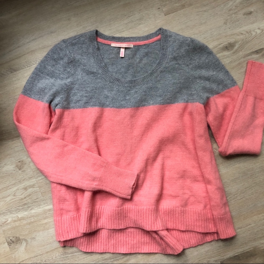 Victoria’s Secret Gray and Pink Sweater Size S